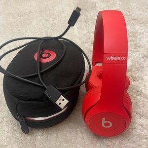 red beat solo 3 headphones